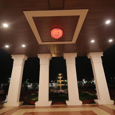 Saubhagya Inn International Λάκναου Εξωτερικό φωτογραφία