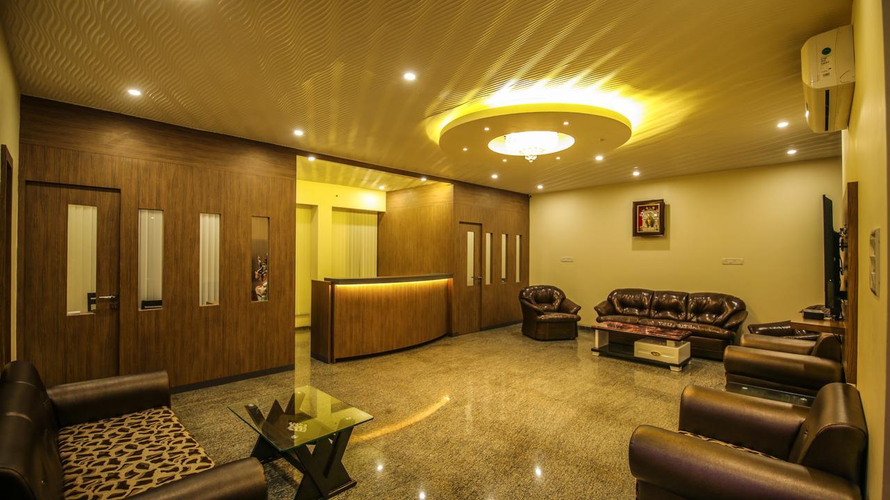 Saubhagya Inn International Λάκναου Εξωτερικό φωτογραφία