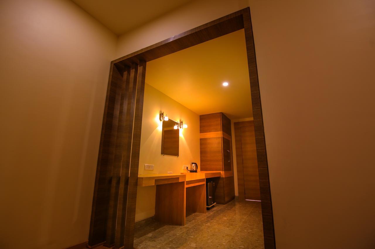 Saubhagya Inn International Λάκναου Εξωτερικό φωτογραφία