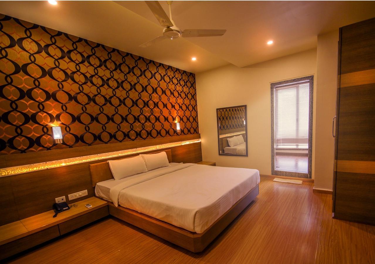 Saubhagya Inn International Λάκναου Εξωτερικό φωτογραφία