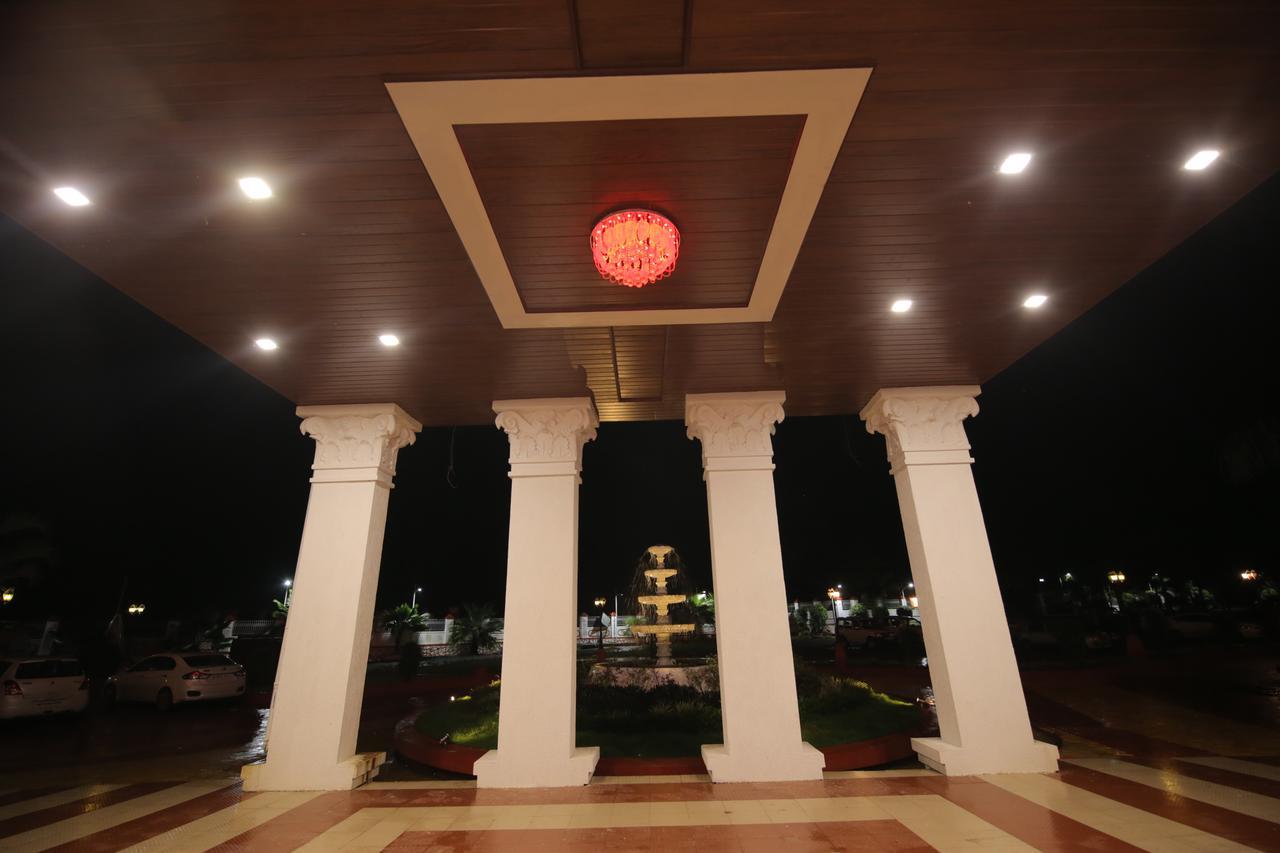 Saubhagya Inn International Λάκναου Εξωτερικό φωτογραφία