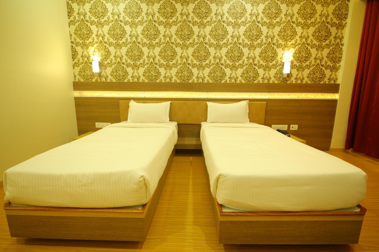 Saubhagya Inn International Λάκναου Εξωτερικό φωτογραφία