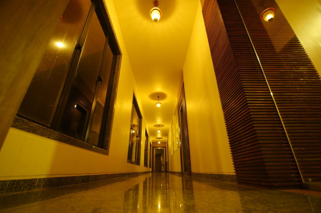 Saubhagya Inn International Λάκναου Εξωτερικό φωτογραφία