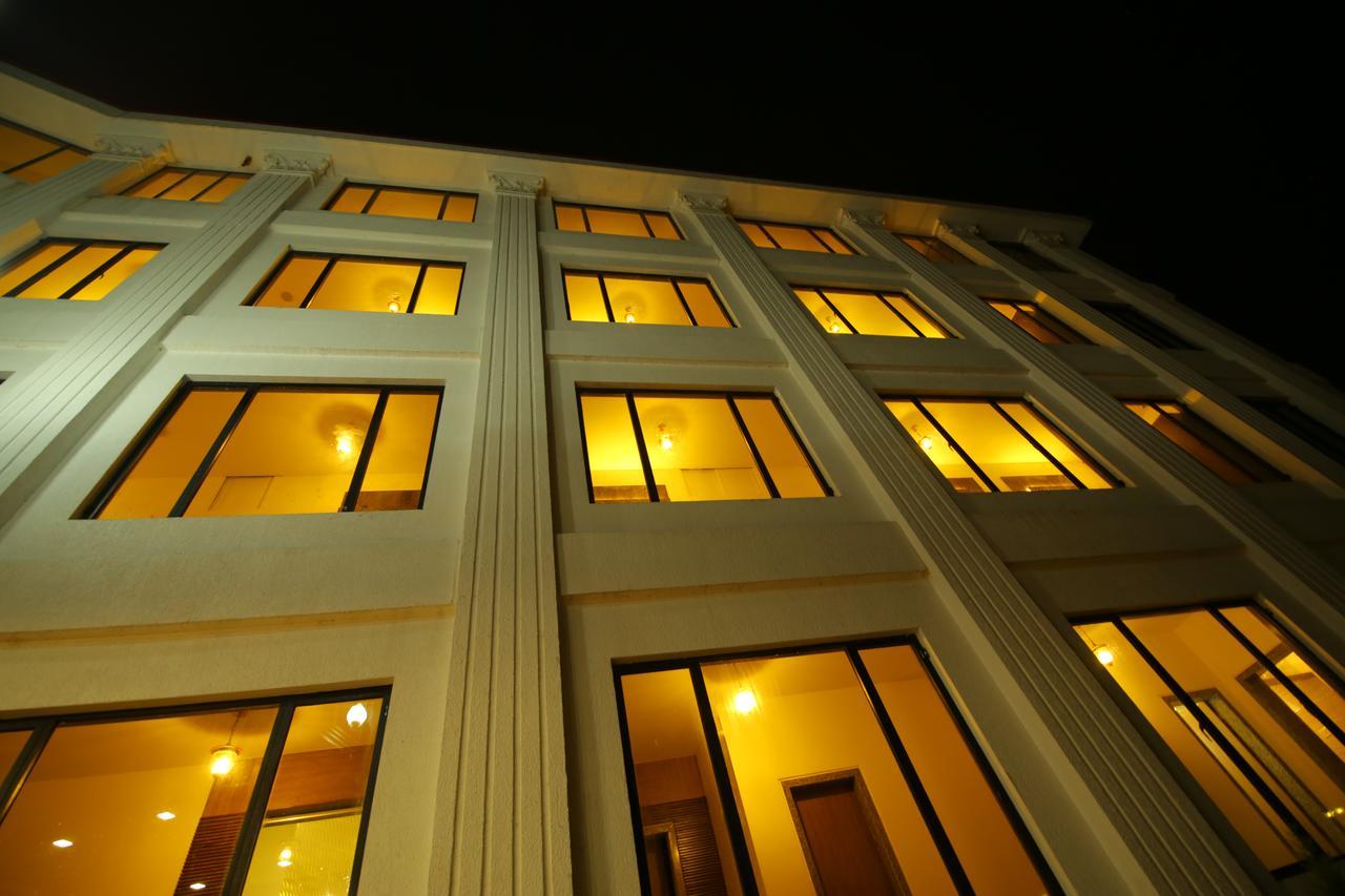 Saubhagya Inn International Λάκναου Εξωτερικό φωτογραφία