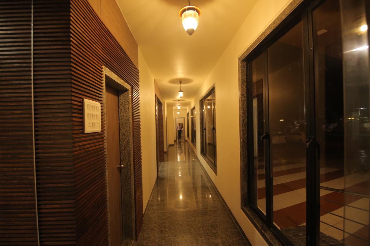 Saubhagya Inn International Λάκναου Εξωτερικό φωτογραφία