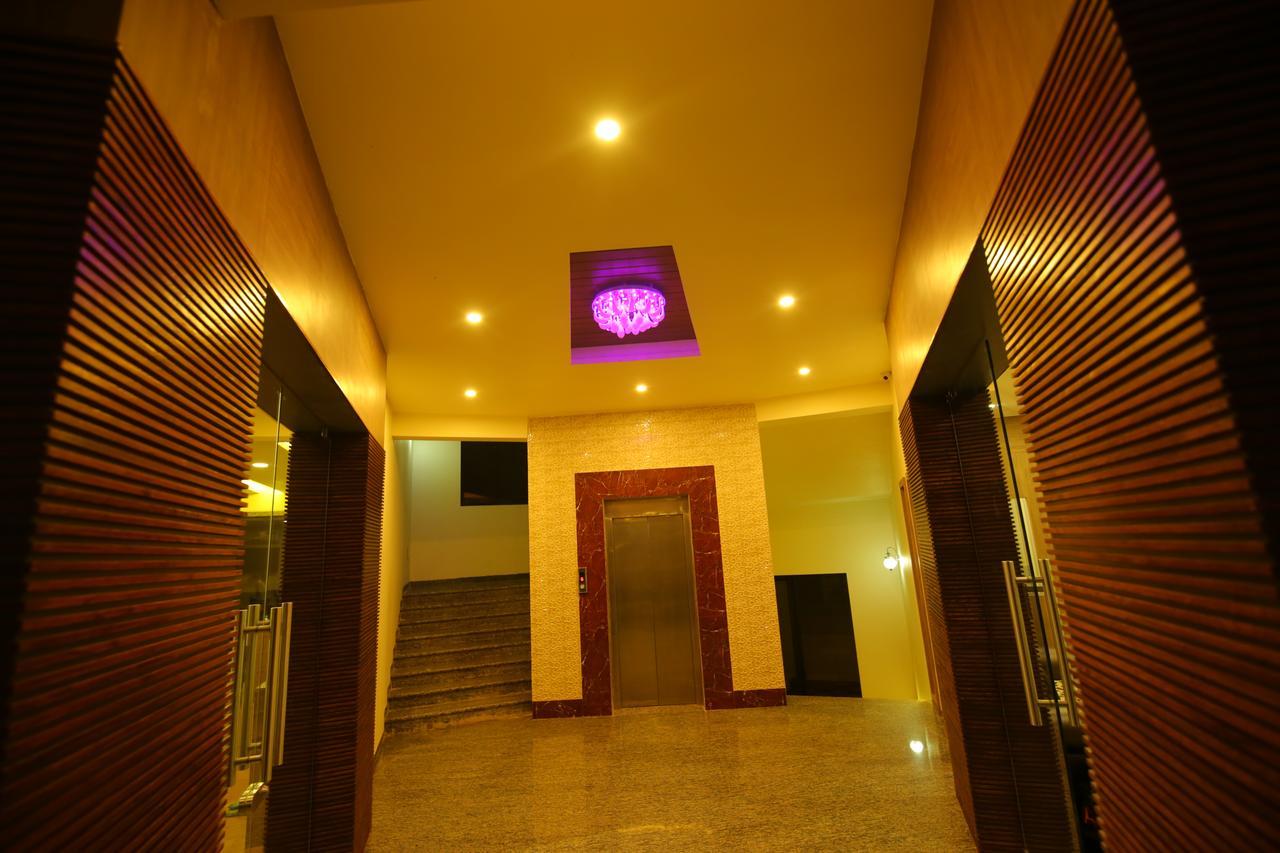 Saubhagya Inn International Λάκναου Εξωτερικό φωτογραφία